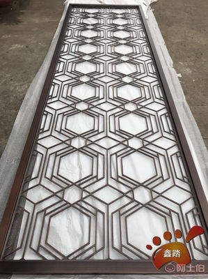 紅古銅浮雕福字花紋鋁板屏風(fēng) 工藝精湛，融合傳統(tǒng)與現(xiàn)代